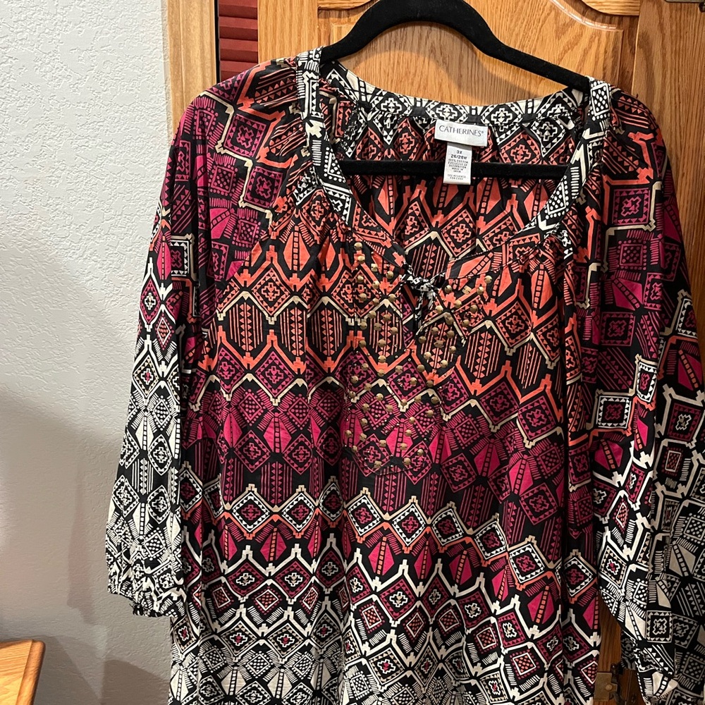 Multicolored three-quarter inch length sleeves